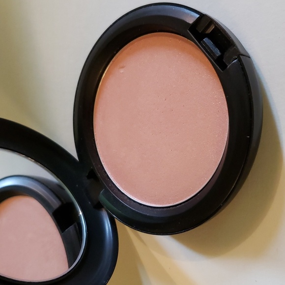 MAC Shell Pearl Beauty Powder - Picture 2 of 7